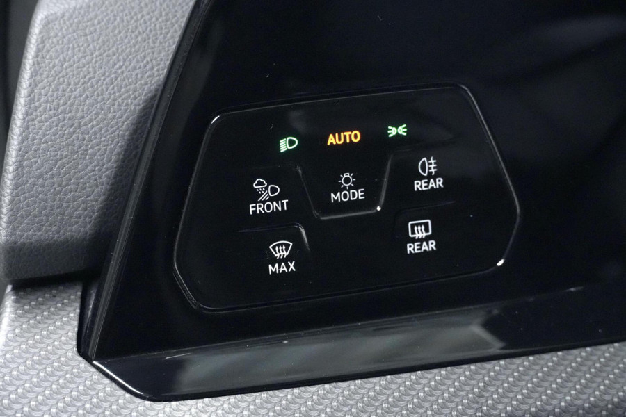 Volkswagen Golf 1.5 eTSI 3x R-Line Automaat | Pano-dak | CarPlay | Virtual| Acc | Stoel + Stuurverwarming | Sfeer | IQ-Light | Pdc |