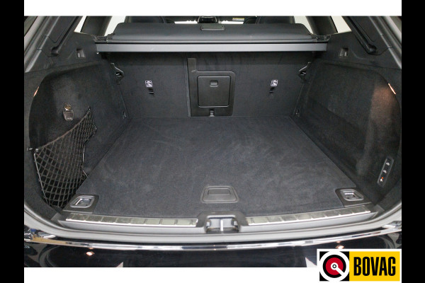 Volvo XC60 2.0 B5 R Design 251 PK | Panoramadak | Luchtvering | Leer | Elc. trekhaak | Stoel- & Stuurverw. | Voorruitverwarming, 19"LMV velgen