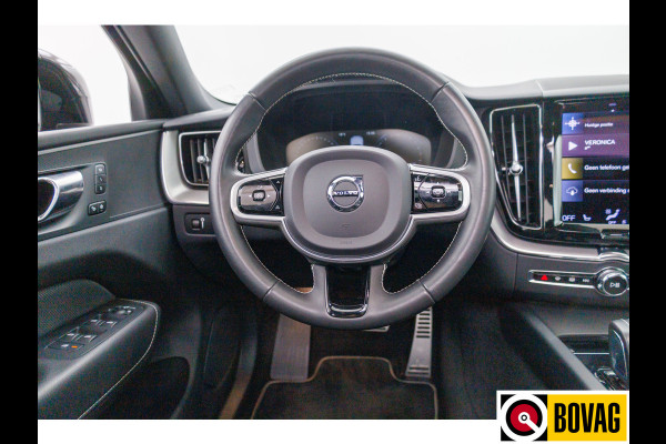 Volvo XC60 2.0 B5 R Design 251 PK | Panoramadak | Luchtvering | Leer | Elc. trekhaak | Stoel- & Stuurverw. | Voorruitverwarming, 19"LMV velgen