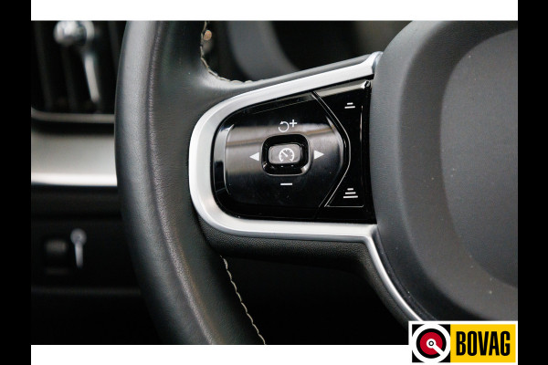 Volvo XC60 2.0 B5 R Design 251 PK | Panoramadak | Luchtvering | Leer | Elc. trekhaak | Stoel- & Stuurverw. | Voorruitverwarming, 19"LMV velgen