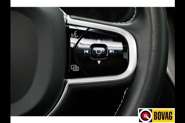 Volvo XC60 2.0 B5 R Design 251 PK | Panoramadak | Luchtvering | Leer | Elc. trekhaak | Stoel- & Stuurverw. | Voorruitverwarming, 19"LMV velgen