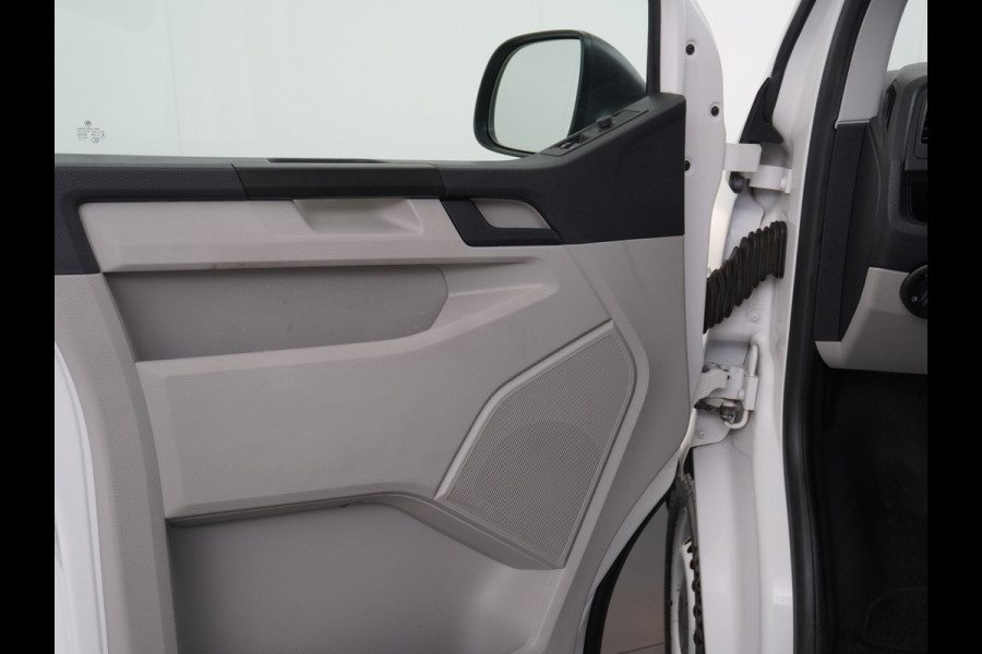 Volkswagen Transporter 2.0TDI DUBBELE CABINE L2H1 Apple Carplay Android Auto Trekhaak Airco Comfortline Betonplex Vloer Lat om Lat betimmering Euro 6 Schuifdeur Origineel Nederlandse Auto