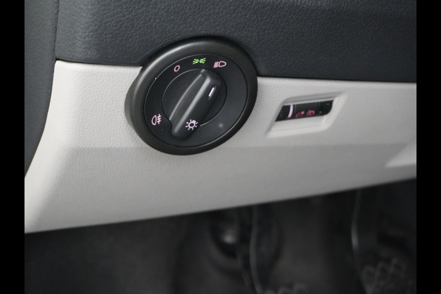 Volkswagen Transporter 2.0TDI DUBBELE CABINE L2H1 Apple Carplay Android Auto Trekhaak Airco Comfortline Betonplex Vloer Lat om Lat betimmering Euro 6 Schuifdeur Origineel Nederlandse Auto