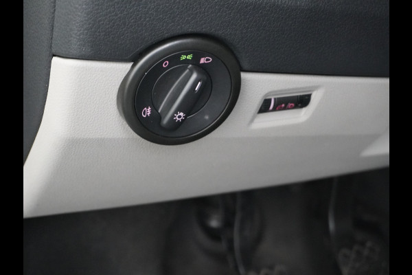 Volkswagen Transporter 2.0TDI DUBBELE CABINE L2H1 Apple Carplay Android Auto Trekhaak Airco Comfortline Betonplex Vloer Lat om Lat betimmering Euro 6 Schuifdeur Origineel Nederlandse Auto
