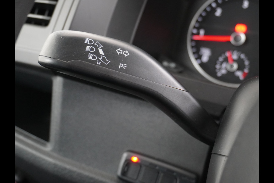 Volkswagen Transporter 2.0TDI DUBBELE CABINE L2H1 Apple Carplay Android Auto Trekhaak Airco Comfortline Betonplex Vloer Lat om Lat betimmering Euro 6 Schuifdeur Origineel Nederlandse Auto
