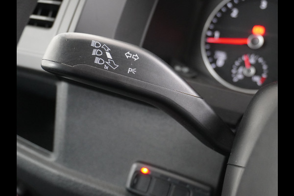 Volkswagen Transporter 2.0TDI DUBBELE CABINE L2H1 Apple Carplay Android Auto Trekhaak Airco Comfortline Betonplex Vloer Lat om Lat betimmering Euro 6 Schuifdeur Origineel Nederlandse Auto