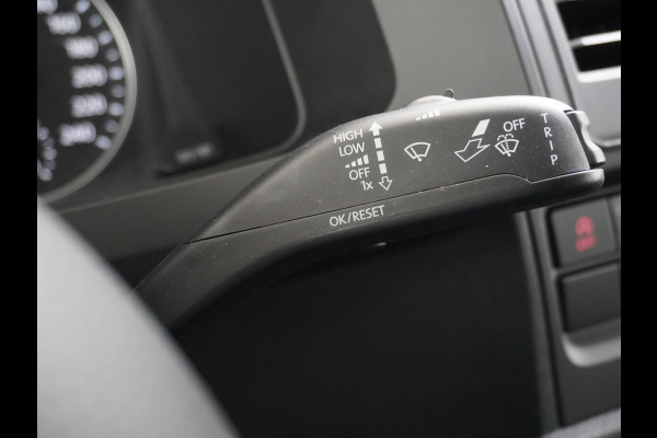 Volkswagen Transporter 2.0TDI DUBBELE CABINE L2H1 Apple Carplay Android Auto Trekhaak Airco Comfortline Betonplex Vloer Lat om Lat betimmering Euro 6 Schuifdeur Origineel Nederlandse Auto