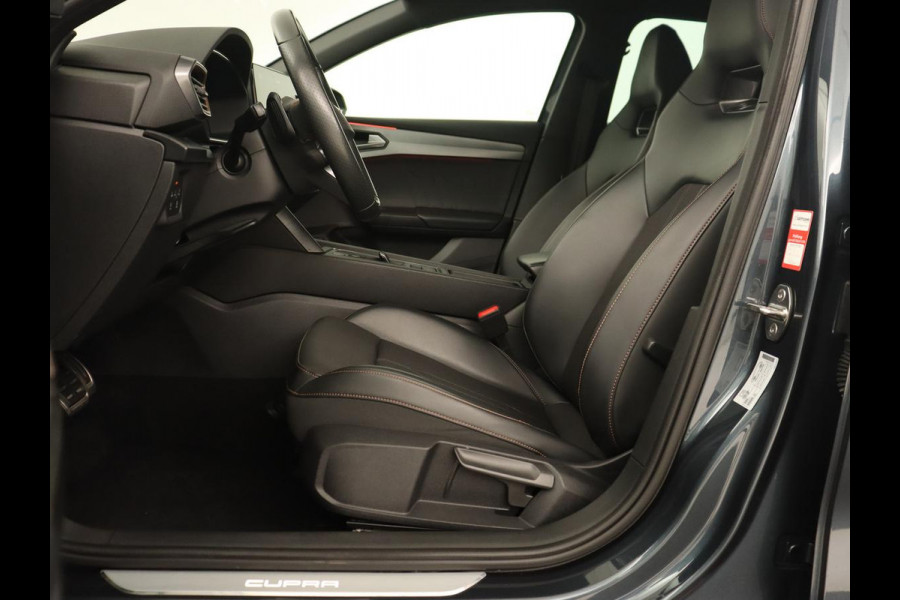 CUPRA Leon 1.4 eHybrid | 245pk | Stuurverwarming | Camera | Adaptive cruise | Navigatie | Sportstoelen | Keyless | Full LED | PHEV | Plug In