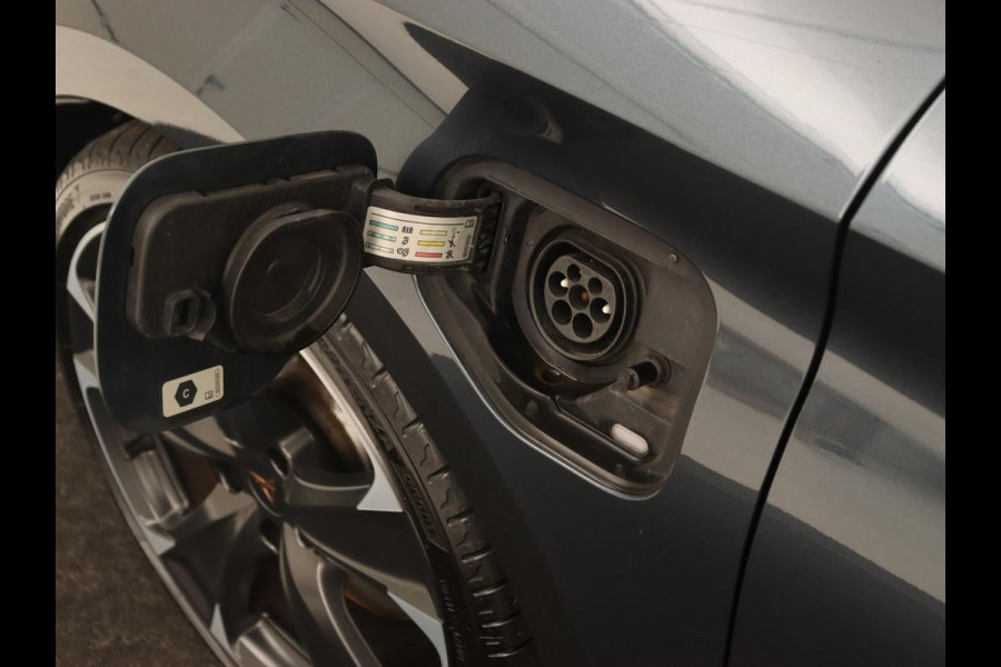 CUPRA Leon 1.4 eHybrid | 245pk | Stuurverwarming | Camera | Adaptive cruise | Navigatie | Sportstoelen | Keyless | Full LED | PHEV | Plug In