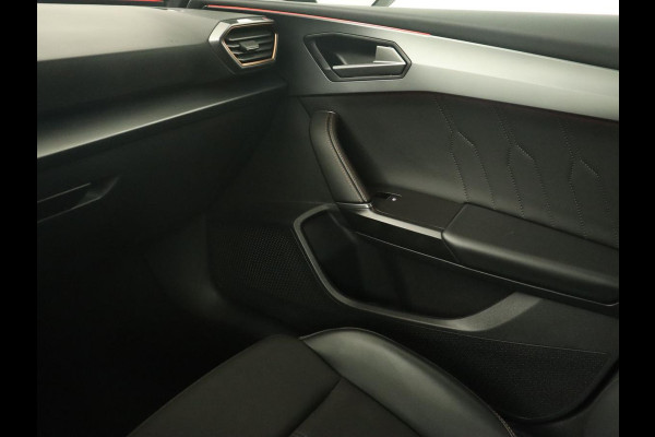 CUPRA Leon 1.4 eHybrid | 245pk | Stuurverwarming | Camera | Adaptive cruise | Navigatie | Sportstoelen | Keyless | Full LED | PHEV | Plug In