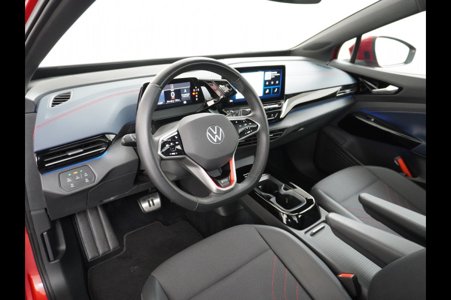 Volkswagen ID.4 GTX 4Motion 300PK (82Kw) 77 kWh PanoDak Warmtepomp 360-Camera 20" Apple Carplay Android Adaptive-Cruise Navi LED-v+a PDC-v+a Two Dual-Ecc App-Connect Mirror-Link Grootste Accu 0-100 6,3 seconden! AWD All Wheel Drive Assistentiepakket Design-pakket plus. Accu garantie tot 15-04-2030/160.000km laden tot 175kw DC of thuis 11kwh AC per uur. Orig.NLse auto € 58.000 nieuw