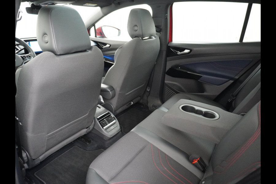 Volkswagen ID.4 GTX 4Motion 300PK (82Kw) 77 kWh PanoDak Warmtepomp 360-Camera 20" Apple Carplay Android Adaptive-Cruise Navi LED-v+a PDC-v+a Two Dual-Ecc App-Connect Mirror-Link Grootste Accu 0-100 6,3 seconden! AWD All Wheel Drive Assistentiepakket Design-pakket plus. Accu garantie tot 15-04-2030/160.000km laden tot 175kw DC of thuis 11kwh AC per uur. Orig.NLse auto € 58.000 nieuw