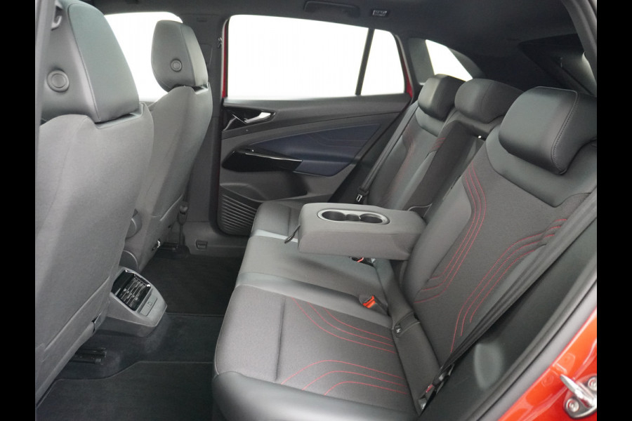 Volkswagen ID.4 GTX 4Motion 300PK (82Kw) 77 kWh PanoDak Warmtepomp 360-Camera 20" Apple Carplay Android Adaptive-Cruise Navi LED-v+a PDC-v+a Two Dual-Ecc App-Connect Mirror-Link Grootste Accu 0-100 6,3 seconden! AWD All Wheel Drive Assistentiepakket Design-pakket plus. Accu garantie tot 15-04-2030/160.000km laden tot 175kw DC of thuis 11kwh AC per uur. Orig.NLse auto € 58.000 nieuw