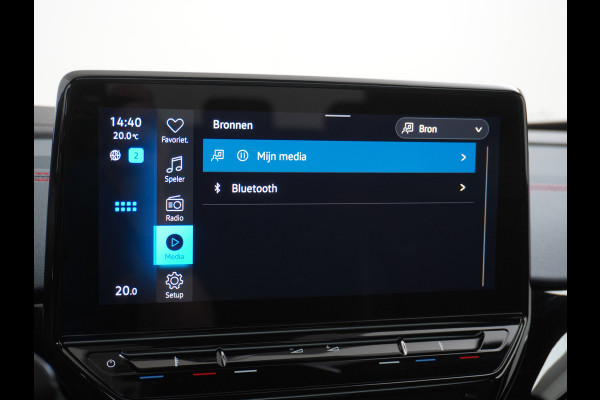Volkswagen ID.4 GTX 4Motion 300PK (82Kw) 77 kWh PanoDak Warmtepomp 360-Camera 20" Apple Carplay Android Adaptive-Cruise Navi LED-v+a PDC-v+a Two Dual-Ecc App-Connect Mirror-Link Grootste Accu 0-100 6,3 seconden! AWD All Wheel Drive Assistentiepakket Design-pakket plus. Accu garantie tot 15-04-2030/160.000km laden tot 175kw DC of thuis 11kwh AC per uur. Orig.NLse auto € 58.000 nieuw