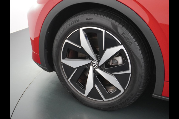 Volkswagen ID.4 GTX 4Motion 300PK (82Kw) 77 kWh PanoDak Warmtepomp 360-Camera 20" Apple Carplay Android Adaptive-Cruise Navi LED-v+a PDC-v+a Two Dual-Ecc App-Connect Mirror-Link Grootste Accu 0-100 6,3 seconden! AWD All Wheel Drive Assistentiepakket Design-pakket plus. Accu garantie tot 15-04-2030/160.000km laden tot 175kw DC of thuis 11kwh AC per uur. Orig.NLse auto € 58.000 nieuw