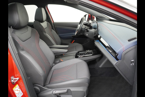 Volkswagen ID.4 GTX 4Motion 300PK (82Kw) 77 kWh PanoDak Warmtepomp 360-Camera 20" Apple Carplay Android Adaptive-Cruise Navi LED-v+a PDC-v+a Two Dual-Ecc App-Connect Mirror-Link Grootste Accu 0-100 6,3 seconden! AWD All Wheel Drive Assistentiepakket Design-pakket plus. Accu garantie tot 15-04-2030/160.000km laden tot 175kw DC of thuis 11kwh AC per uur. Orig.NLse auto € 58.000 nieuw
