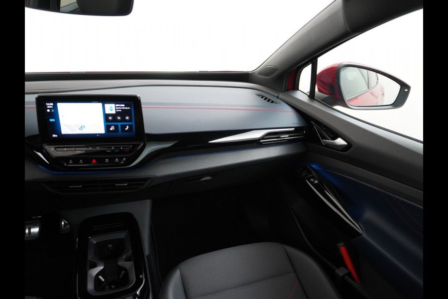 Volkswagen ID.4 GTX 4Motion 300PK (82Kw) 77 kWh PanoDak Warmtepomp 360-Camera 20" Apple Carplay Android Adaptive-Cruise Navi LED-v+a PDC-v+a Two Dual-Ecc App-Connect Mirror-Link Grootste Accu 0-100 6,3 seconden! AWD All Wheel Drive Assistentiepakket Design-pakket plus. Accu garantie tot 15-04-2030/160.000km laden tot 175kw DC of thuis 11kwh AC per uur. Orig.NLse auto € 58.000 nieuw