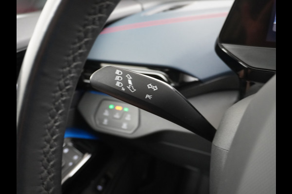 Volkswagen ID.4 GTX 4Motion 300PK (82Kw) 77 kWh PanoDak Warmtepomp 360-Camera 20" Apple Carplay Android Adaptive-Cruise Navi LED-v+a PDC-v+a Two Dual-Ecc App-Connect Mirror-Link Grootste Accu 0-100 6,3 seconden! AWD All Wheel Drive Assistentiepakket Design-pakket plus. Accu garantie tot 15-04-2030/160.000km laden tot 175kw DC of thuis 11kwh AC per uur. Orig.NLse auto € 58.000 nieuw