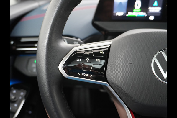 Volkswagen ID.4 GTX 4Motion 300PK (82Kw) 77 kWh PanoDak Warmtepomp 360-Camera 20" Apple Carplay Android Adaptive-Cruise Navi LED-v+a PDC-v+a Two Dual-Ecc App-Connect Mirror-Link Grootste Accu 0-100 6,3 seconden! AWD All Wheel Drive Assistentiepakket Design-pakket plus. Accu garantie tot 15-04-2030/160.000km laden tot 175kw DC of thuis 11kwh AC per uur. Orig.NLse auto € 58.000 nieuw