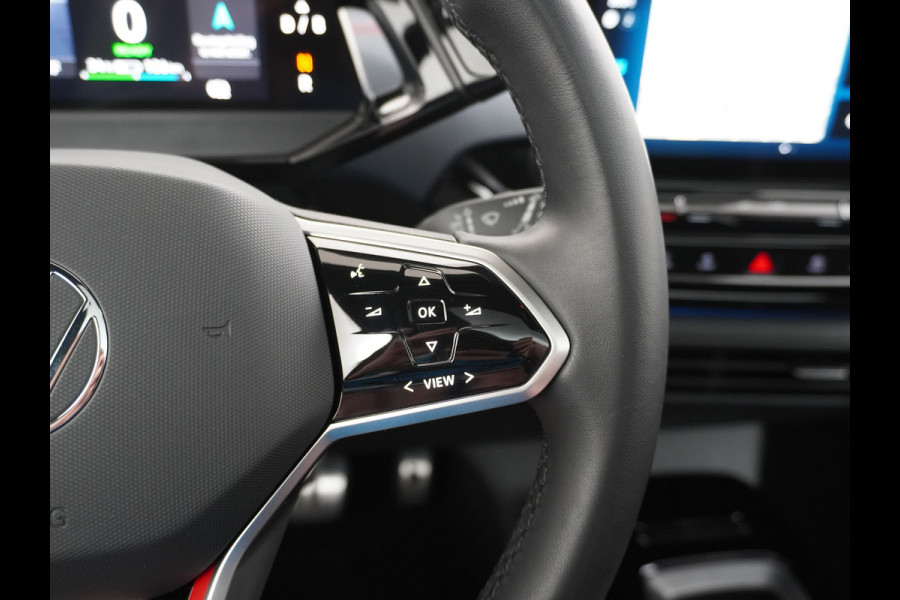 Volkswagen ID.4 GTX 4Motion 300PK (82Kw) 77 kWh PanoDak Warmtepomp 360-Camera 20" Apple Carplay Android Adaptive-Cruise Navi LED-v+a PDC-v+a Two Dual-Ecc App-Connect Mirror-Link Grootste Accu 0-100 6,3 seconden! AWD All Wheel Drive Assistentiepakket Design-pakket plus. Accu garantie tot 15-04-2030/160.000km laden tot 175kw DC of thuis 11kwh AC per uur. Orig.NLse auto € 58.000 nieuw