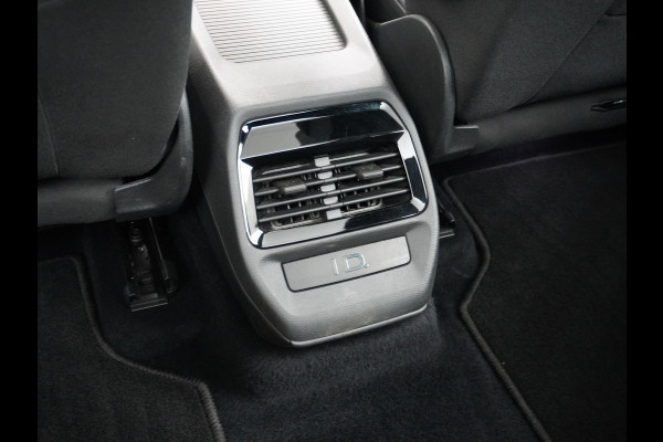 Volkswagen ID.4 GTX 4Motion 300PK (82Kw) 77 kWh PanoDak Warmtepomp 360-Camera 20" Apple Carplay Android Adaptive-Cruise Navi LED-v+a PDC-v+a Two Dual-Ecc App-Connect Mirror-Link Grootste Accu 0-100 6,3 seconden! AWD All Wheel Drive Assistentiepakket Design-pakket plus. Accu garantie tot 15-04-2030/160.000km laden tot 175kw DC of thuis 11kwh AC per uur. Orig.NLse auto € 58.000 nieuw