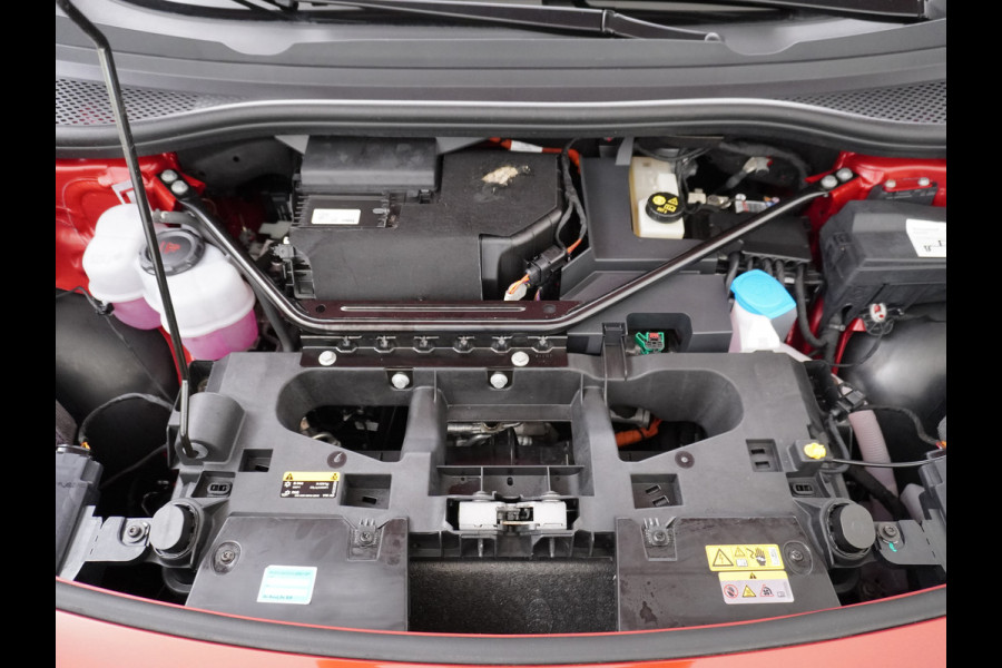 Volkswagen ID.4 GTX 4Motion 300PK (82Kw) 77 kWh PanoDak Warmtepomp 360-Camera 20" Apple Carplay Android Adaptive-Cruise Navi LED-v+a PDC-v+a Two Dual-Ecc App-Connect Mirror-Link Grootste Accu 0-100 6,3 seconden! AWD All Wheel Drive Assistentiepakket Design-pakket plus. Accu garantie tot 15-04-2030/160.000km laden tot 175kw DC of thuis 11kwh AC per uur. Orig.NLse auto € 58.000 nieuw
