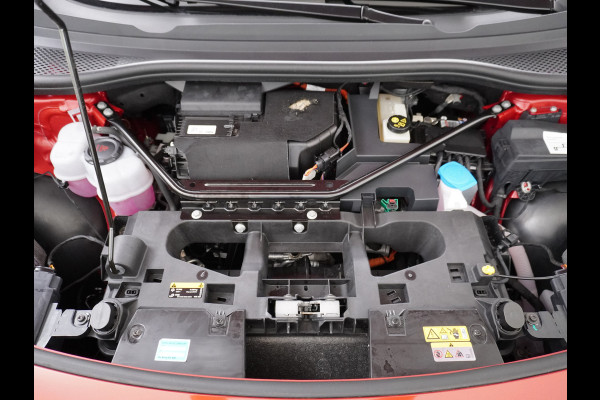 Volkswagen ID.4 GTX 4Motion 300PK (82Kw) 77 kWh PanoDak Warmtepomp 360-Camera 20" Apple Carplay Android Adaptive-Cruise Navi LED-v+a PDC-v+a Two Dual-Ecc App-Connect Mirror-Link Grootste Accu 0-100 6,3 seconden! AWD All Wheel Drive Assistentiepakket Design-pakket plus. Accu garantie tot 15-04-2030/160.000km laden tot 175kw DC of thuis 11kwh AC per uur. Orig.NLse auto € 58.000 nieuw