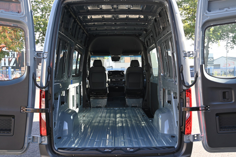 Mercedes-Benz Sprinter 319 CDI 4x4 L2H2 Pro Distronic, Draaistoelen, LED, Electrische schuifdeur