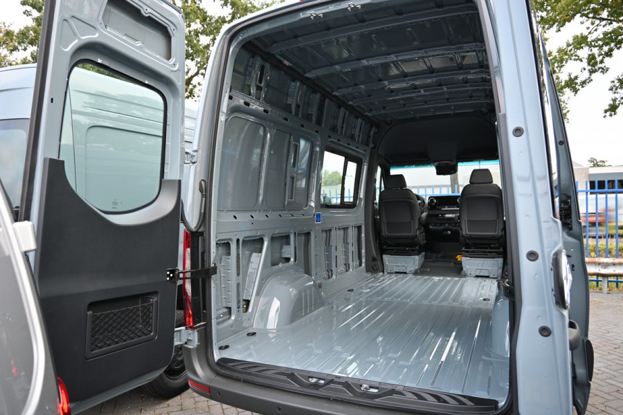 Mercedes-Benz Sprinter 319 CDI 4x4 L2H2 Pro Distronic, Draaistoelen, LED, Electrische schuifdeur