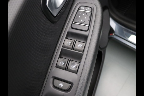 Renault Clio 90pk TCe Limited Airco | Cruise | Parkeersens. achter