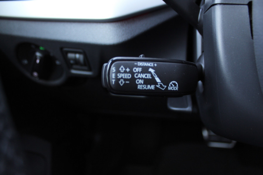 Škoda Kamiq 1.0-115pk TSI Sport Business AUTOMAAT ! Uiterst nette en goed onderhouden Skoda.