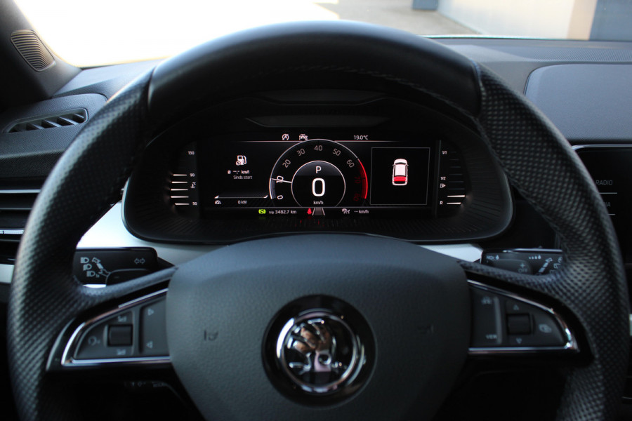 Škoda Kamiq 1.0-115pk TSI Sport Business AUTOMAAT ! Uiterst nette en goed onderhouden Skoda.