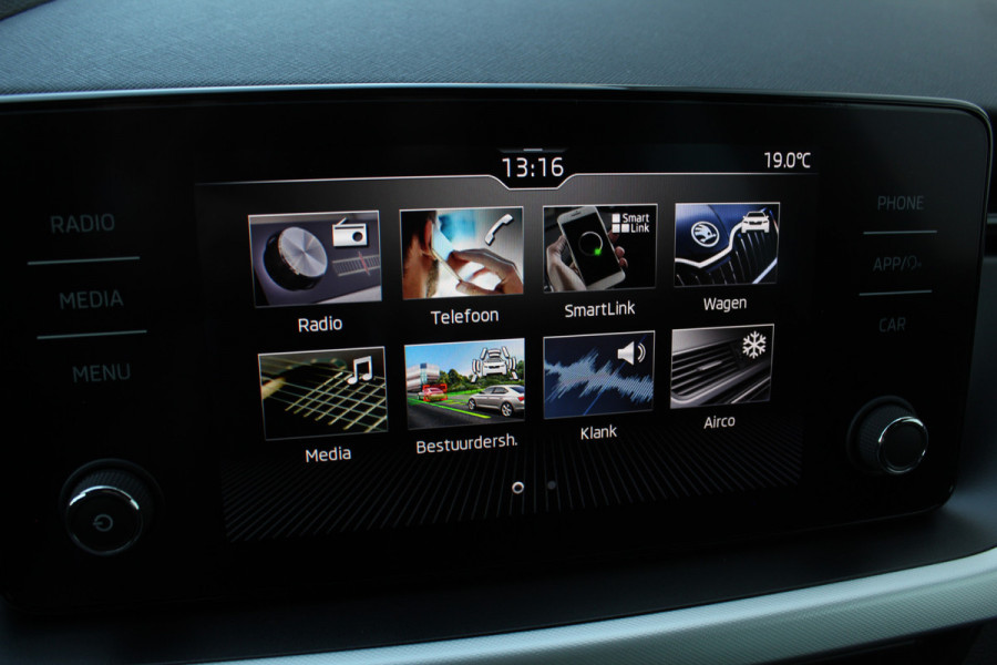 Škoda Kamiq 1.0-115pk TSI Sport Business AUTOMAAT ! Uiterst nette en goed onderhouden Skoda.