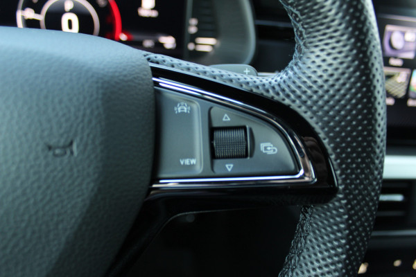 Škoda Kamiq 1.0-115pk TSI Sport Business AUTOMAAT ! Uiterst nette en goed onderhouden Skoda.