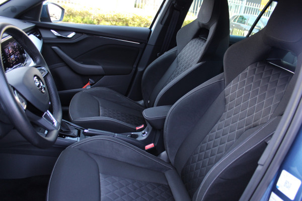 Škoda Kamiq 1.0-115pk TSI Sport Business AUTOMAAT ! Uiterst nette en goed onderhouden Skoda.
