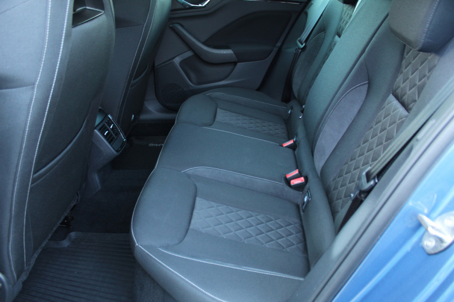 Škoda Kamiq 1.0-115pk TSI Sport Business AUTOMAAT ! Uiterst nette en goed onderhouden Skoda.