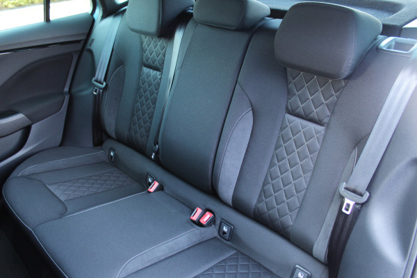 Škoda Kamiq 1.0-115pk TSI Sport Business AUTOMAAT ! Uiterst nette en goed onderhouden Skoda.