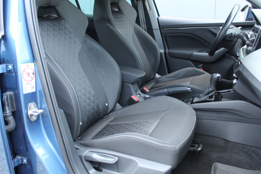 Škoda Kamiq 1.0-115pk TSI Sport Business AUTOMAAT ! Uiterst nette en goed onderhouden Skoda.
