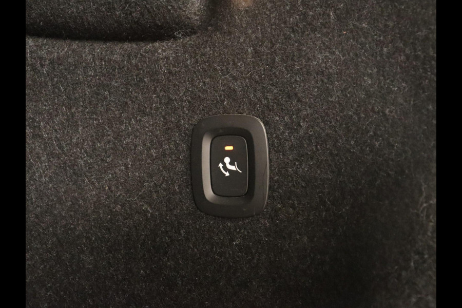 Volvo XC40 Recharge P8 AWD R-Design | Trekhaak | Camera | Carplay | Navigatie | Full LED | Leder/Alcantara | Adaptive cruise | Keyless