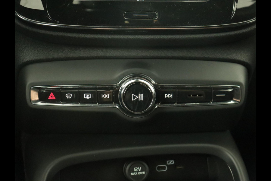 Volvo XC40 Recharge P8 AWD R-Design | Trekhaak | Camera | Carplay | Navigatie | Full LED | Leder/Alcantara | Adaptive cruise | Keyless