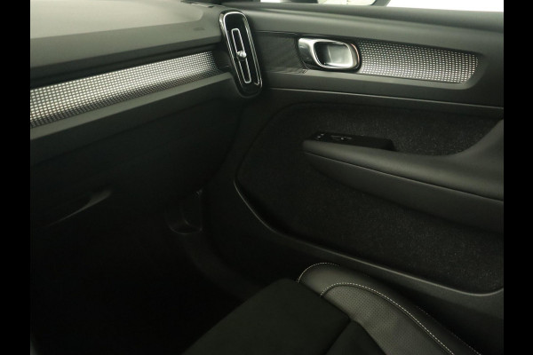Volvo XC40 Recharge P8 AWD R-Design | Trekhaak | Camera | Carplay | Navigatie | Full LED | Leder/Alcantara | Adaptive cruise | Keyless