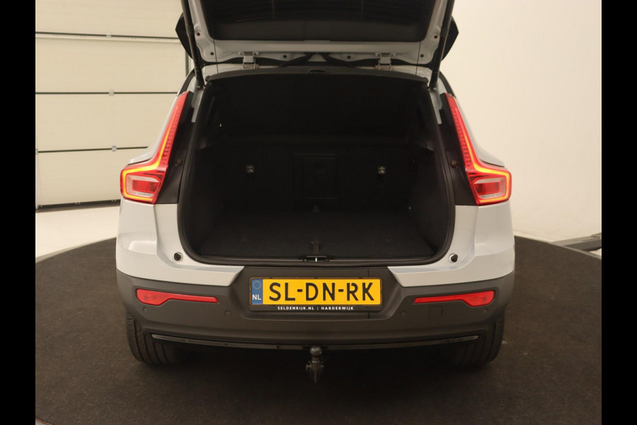 Volvo XC40 Recharge P8 AWD R-Design | Trekhaak | Camera | Carplay | Navigatie | Full LED | Leder/Alcantara | Adaptive cruise | Keyless