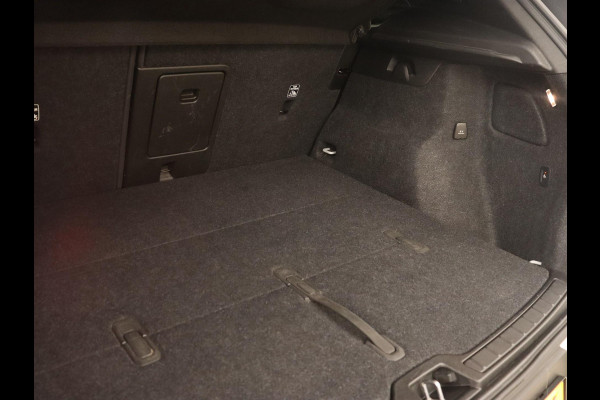 Volvo XC40 Recharge P8 AWD R-Design | Trekhaak | Camera | Carplay | Navigatie | Full LED | Leder/Alcantara | Adaptive cruise | Keyless