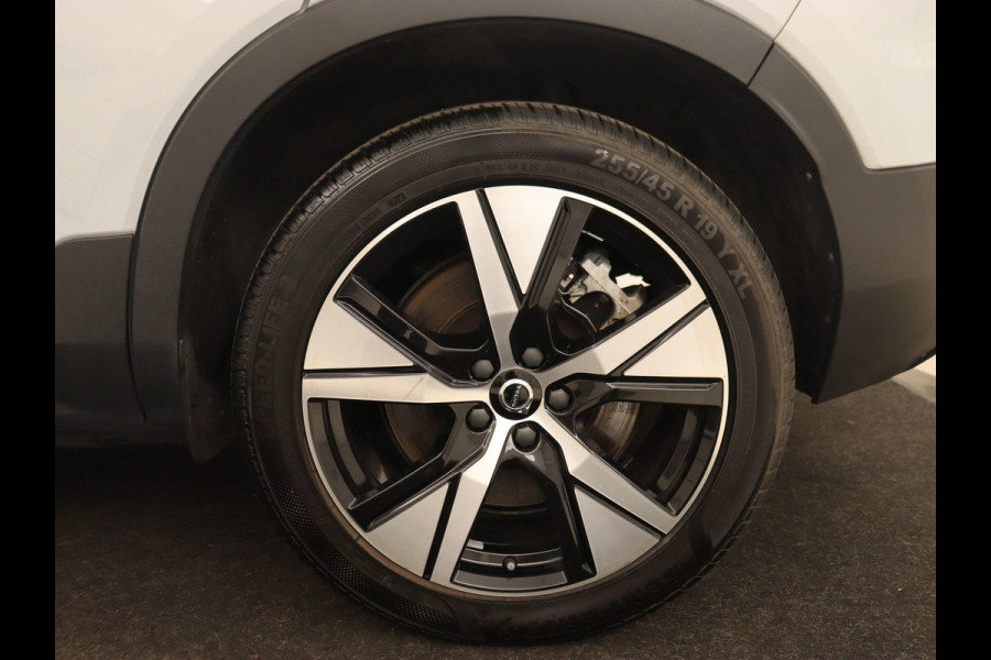 Volvo XC40 Recharge P8 AWD R-Design | Trekhaak | Camera | Carplay | Navigatie | Full LED | Leder/Alcantara | Adaptive cruise | Keyless