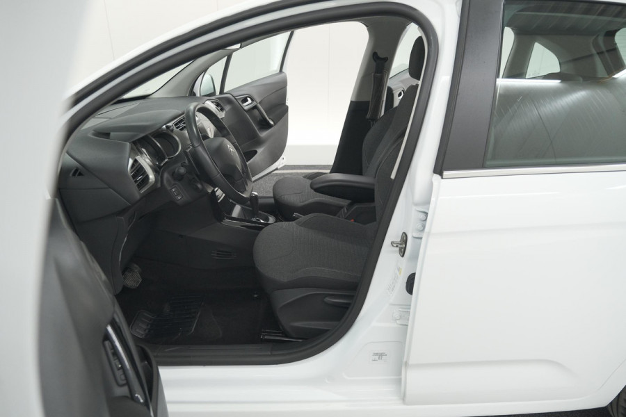 Citroën C3 PureTech 82 Selection | Trekhaak | Apple Carplay | Parkeersensoren | Climate Control
