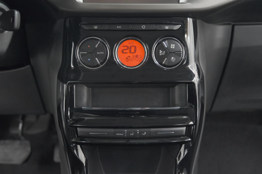 Citroën C3 PureTech 82 Selection | Trekhaak | Apple Carplay | Parkeersensoren | Climate Control