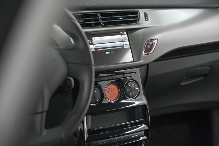Citroën C3 PureTech 82 Selection | Trekhaak | Apple Carplay | Parkeersensoren | Climate Control