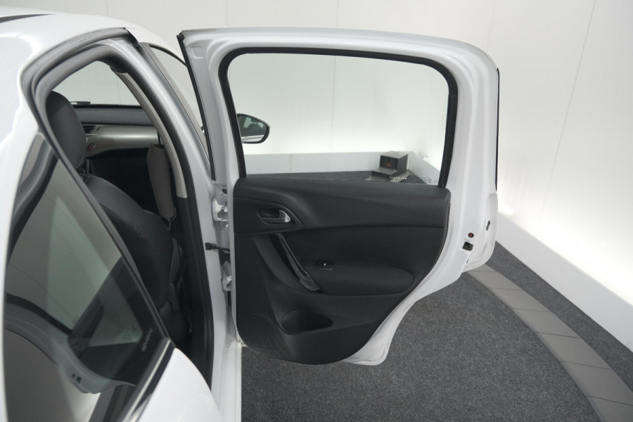 Citroën C3 PureTech 82 Selection | Trekhaak | Apple Carplay | Parkeersensoren | Climate Control
