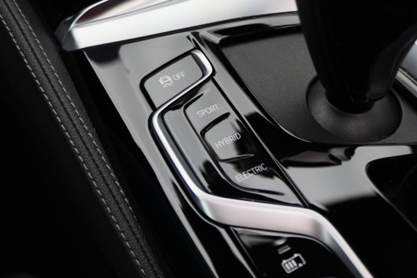 BMW 5 Serie Touring 530e xDrive High Executive M-Sport Leer, Laser, ACC, 360° Camera, H&K, Panoramadak, Head-up, Trekhaak, 18''