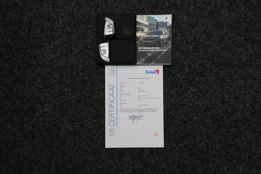 BMW 5 Serie Touring 530e xDrive High Executive M-Sport Leer, Laser, ACC, 360° Camera, H&K, Panoramadak, Head-up, Trekhaak, 18''